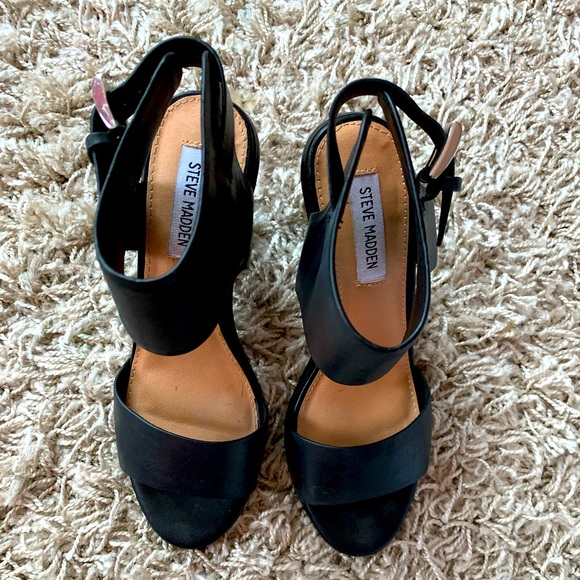 Steve Madden Shoes - Steve Madden Black Leather Sandals🌟